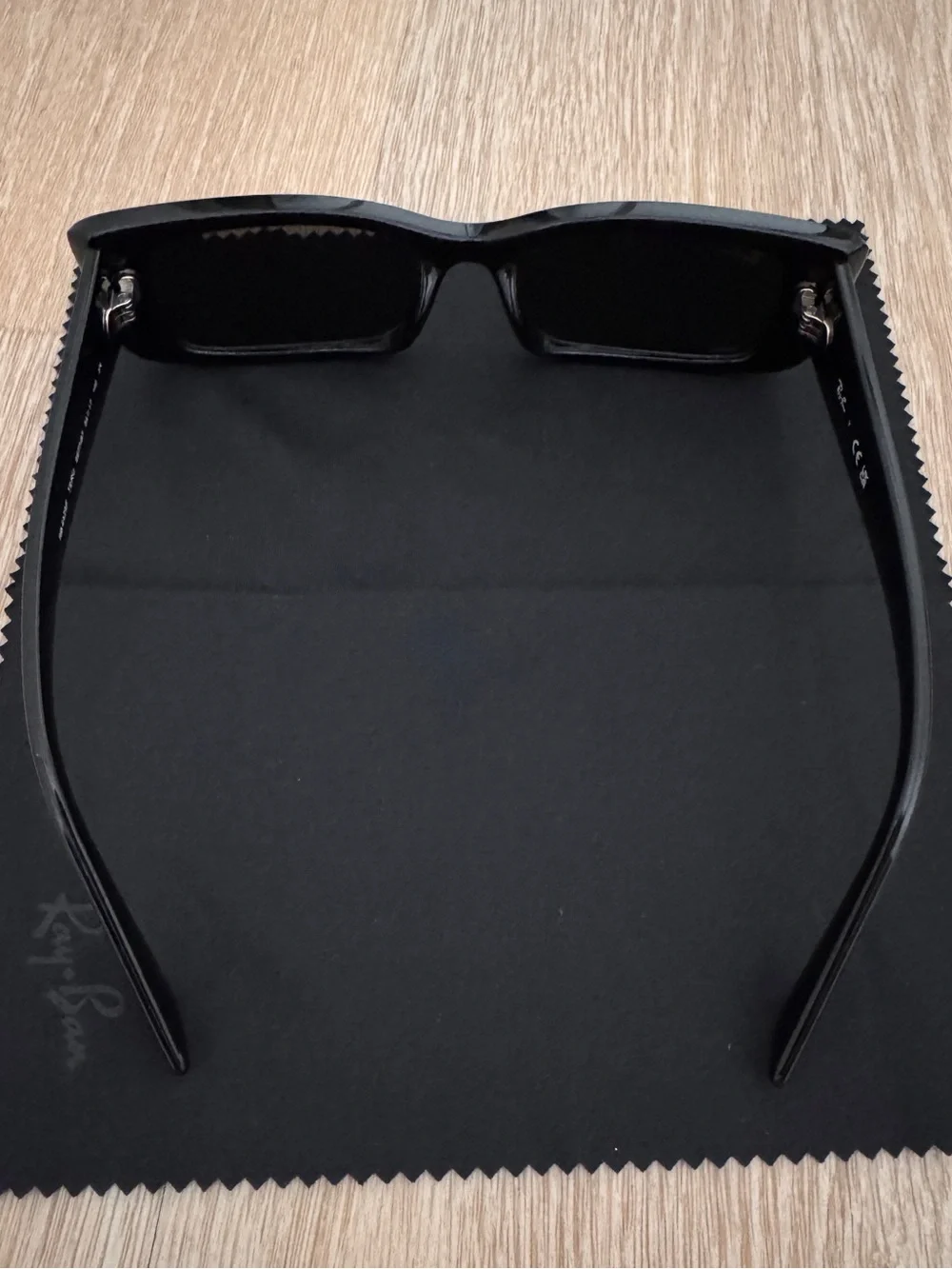 Ray-Ban Black Sunglasses with Brown Case